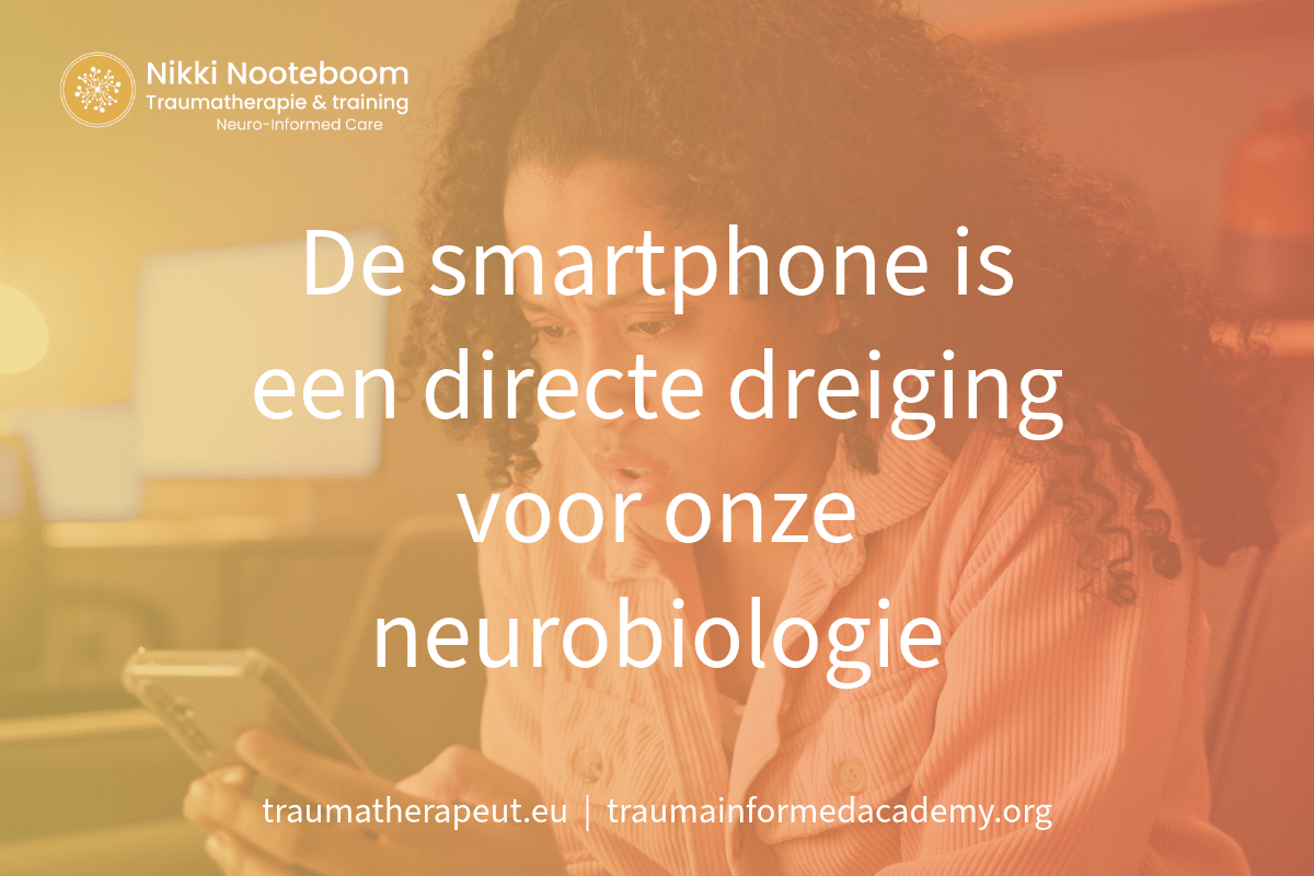 foto van een meisje die gefocussed is op haar smartphone met tekst dat het een dreiging is voor de neurobiologie