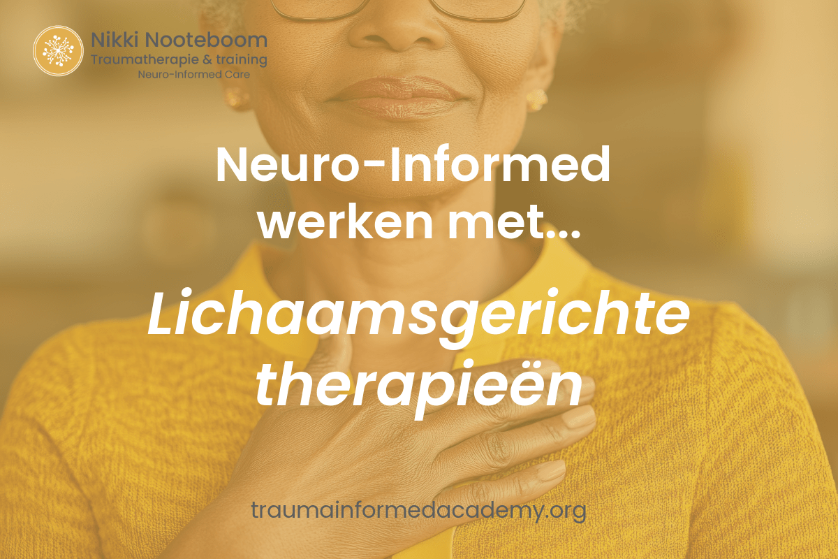 Foto van vrouw met hand op het hart als metafoor voor lichaamsgerichte therapie