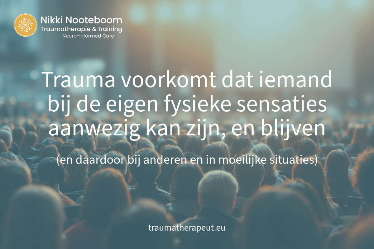 menigte van achteren bezien als metafoor voor dissociatie